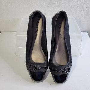 Womans Aubrey Lynn Black low wedge Fabric sides Patent Toe/Heel Size 9.5